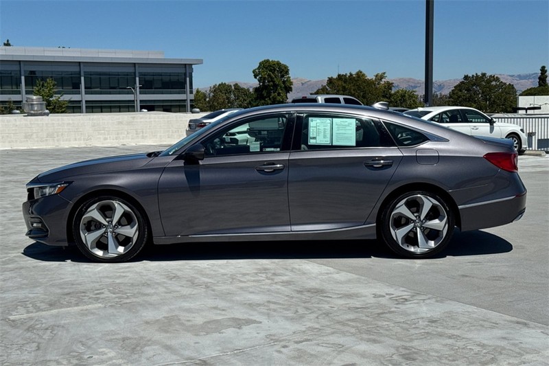 Honda Accord Sedan Vehicle Full-screen Gallery Image 06