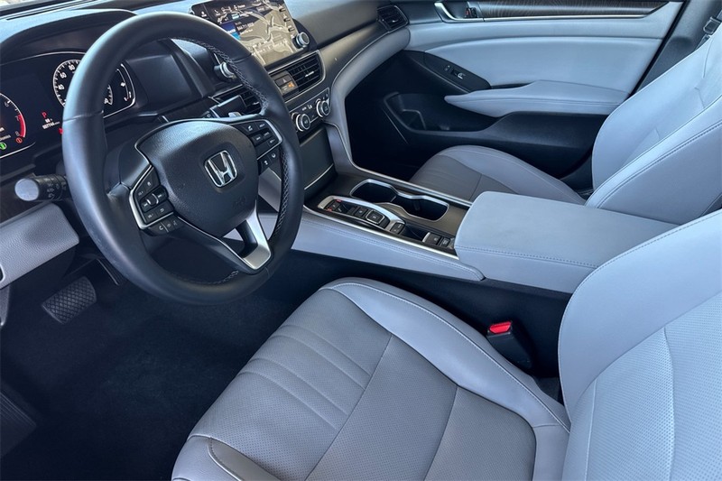 Honda Accord Sedan Vehicle Full-screen Gallery Image 09