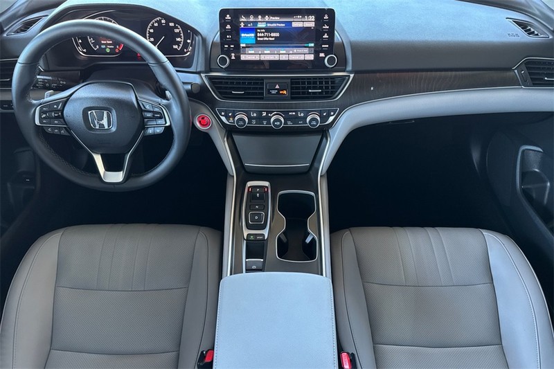 Honda Accord Sedan Vehicle Full-screen Gallery Image 12