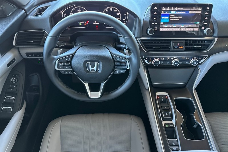 Honda Accord Sedan Vehicle Full-screen Gallery Image 13