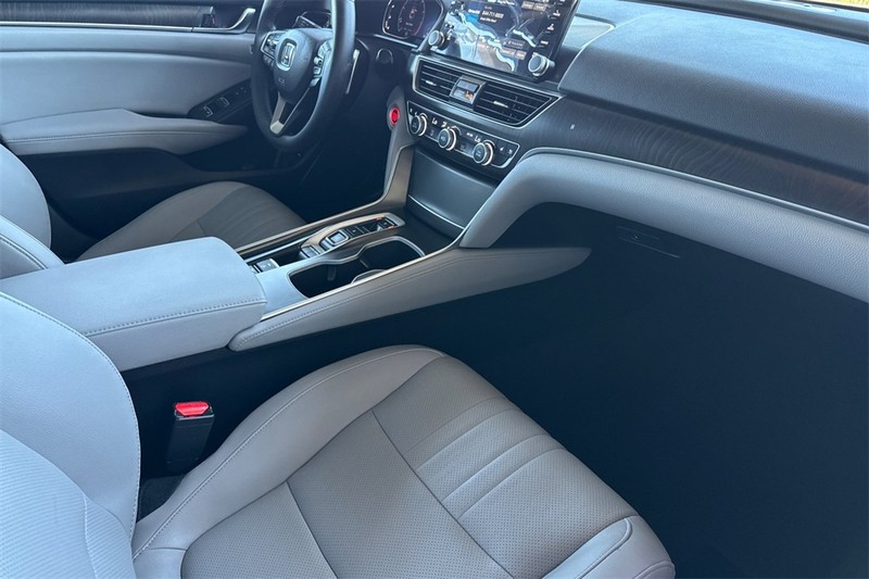 Honda Accord Sedan Vehicle Full-screen Gallery Image 14