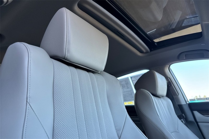Honda Accord Sedan Vehicle Full-screen Gallery Image 15