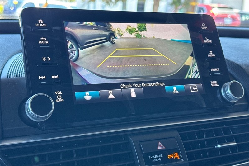 Honda Accord Sedan Vehicle Full-screen Gallery Image 17