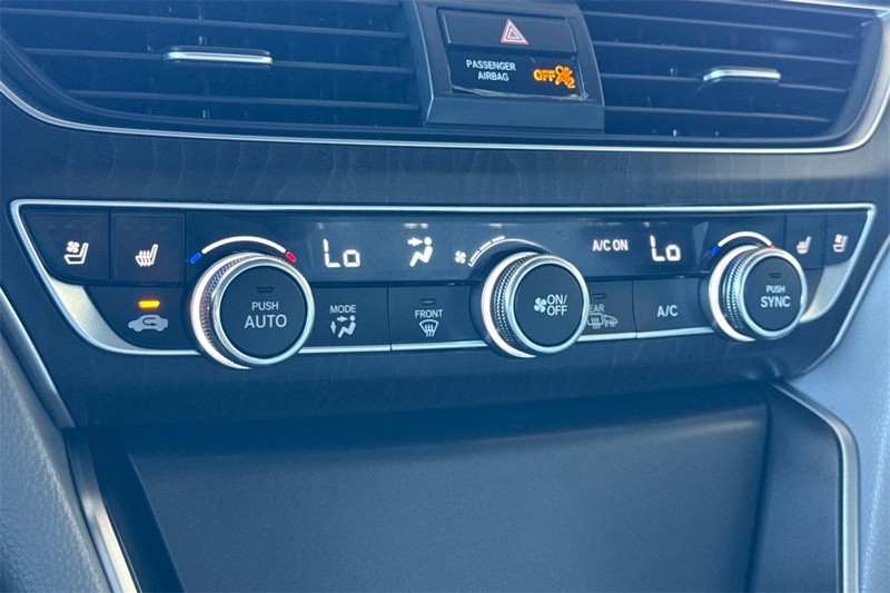 Honda Accord Sedan Vehicle Full-screen Gallery Image 18