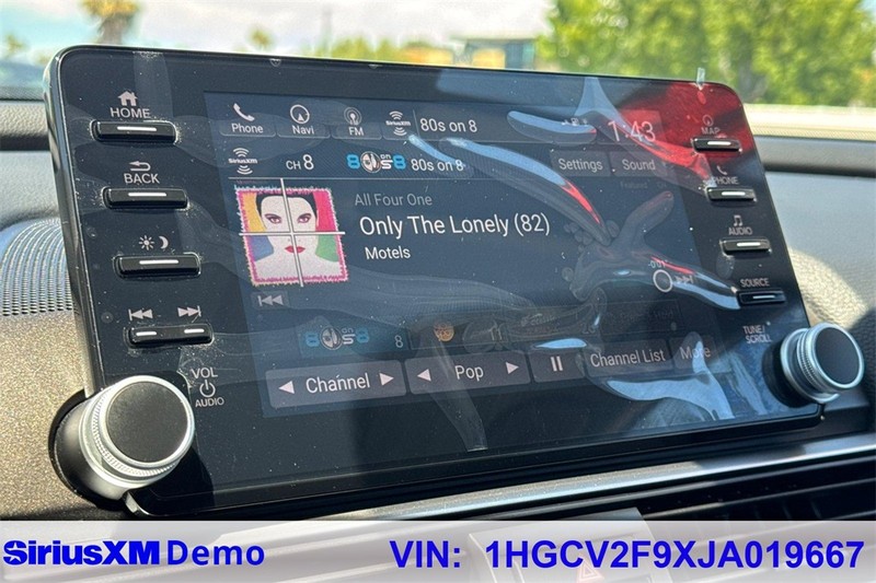 Honda Accord Sedan Vehicle Full-screen Gallery Image 26