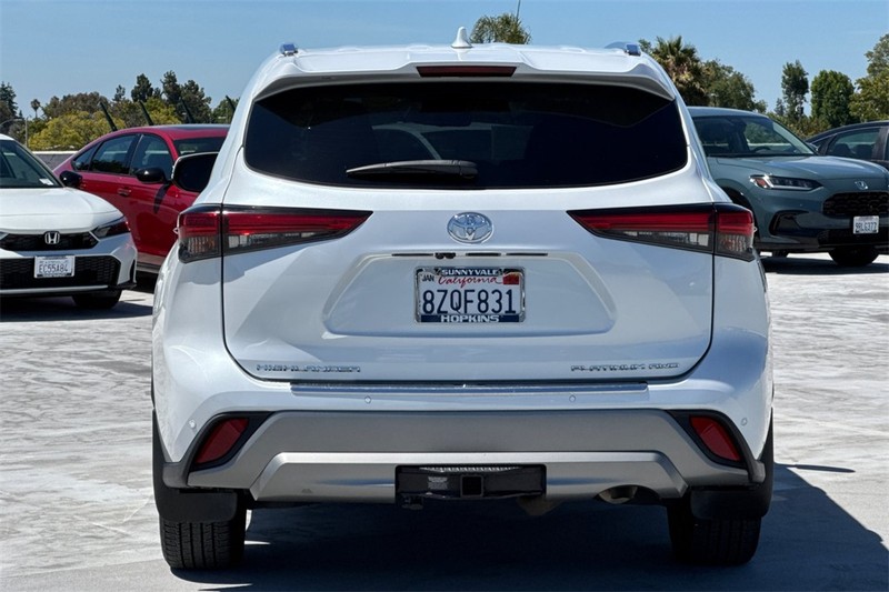 Toyota Highlander Vehicle Full-screen Gallery Image 04