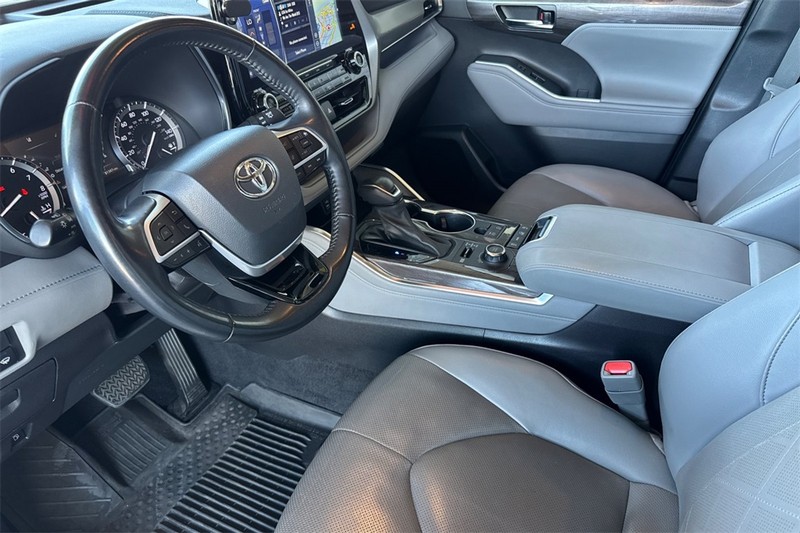 Toyota Highlander Vehicle Full-screen Gallery Image 09