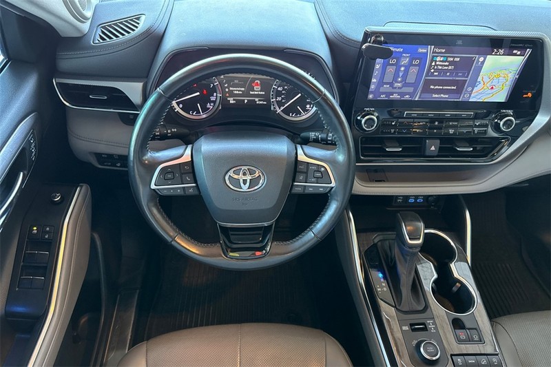 Toyota Highlander Vehicle Full-screen Gallery Image 13