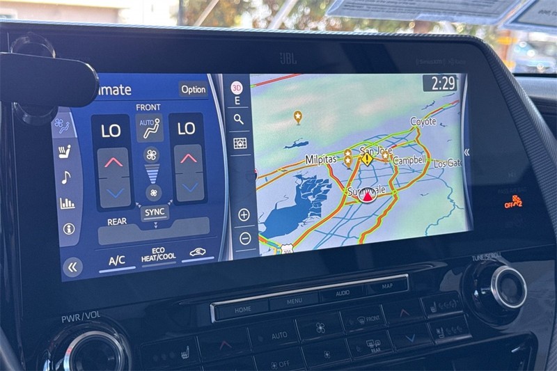 Toyota Highlander Vehicle Full-screen Gallery Image 19