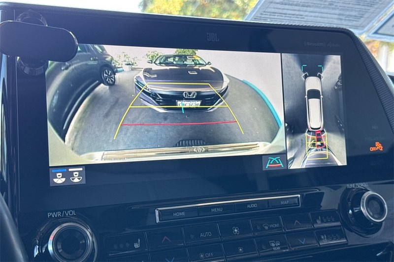 Toyota Highlander Vehicle Full-screen Gallery Image 20