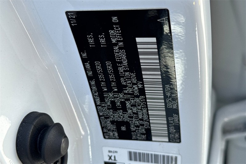 Toyota Highlander Vehicle Full-screen Gallery Image 30