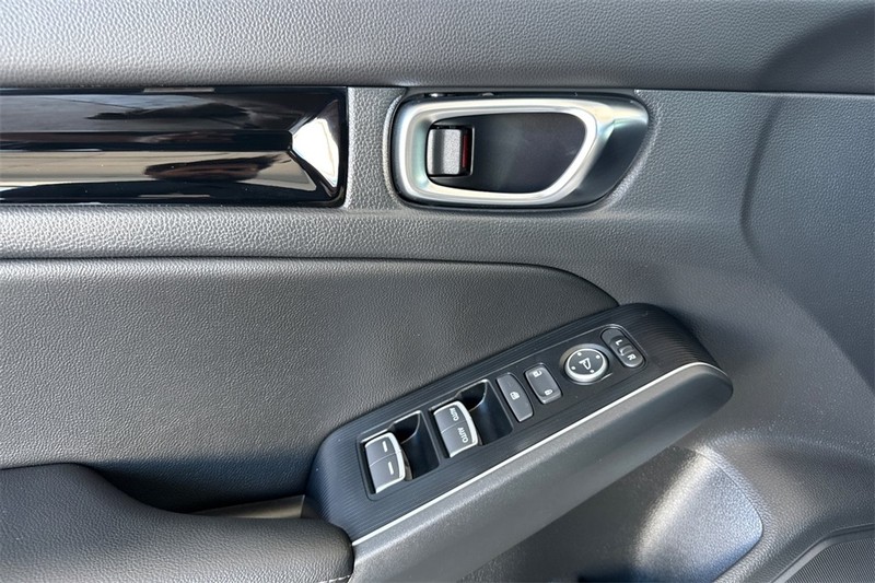 Honda Civic Hatchback Vehicle Full-screen Gallery Image 10
