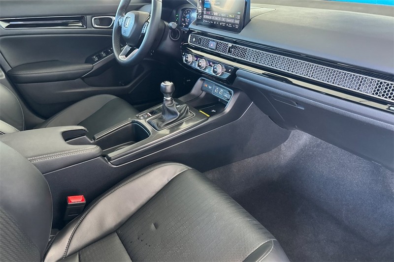 Honda Civic Hatchback Vehicle Full-screen Gallery Image 15