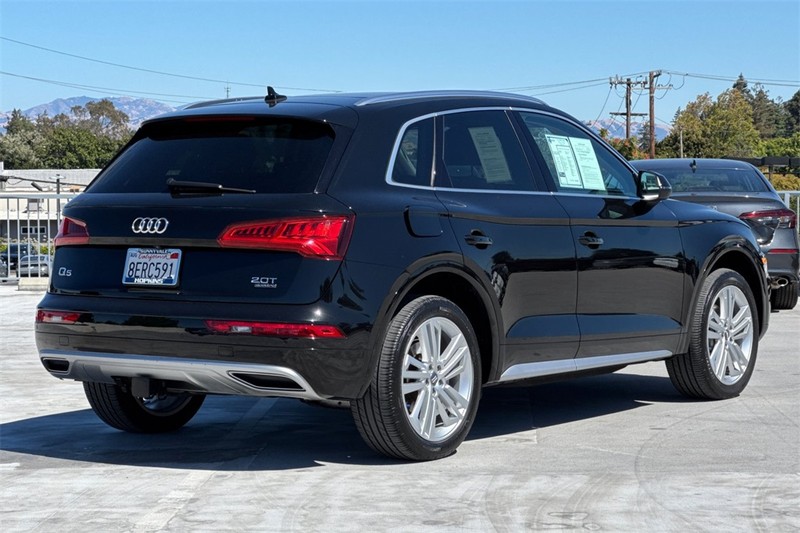 Audi Q5 Vehicle Full-screen Gallery Image 03