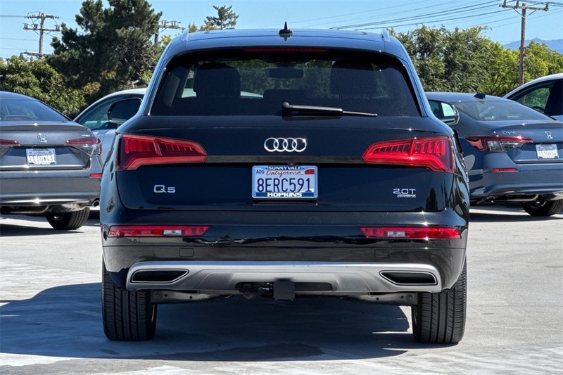 Audi Q5 Vehicle Full-screen Gallery Image 04