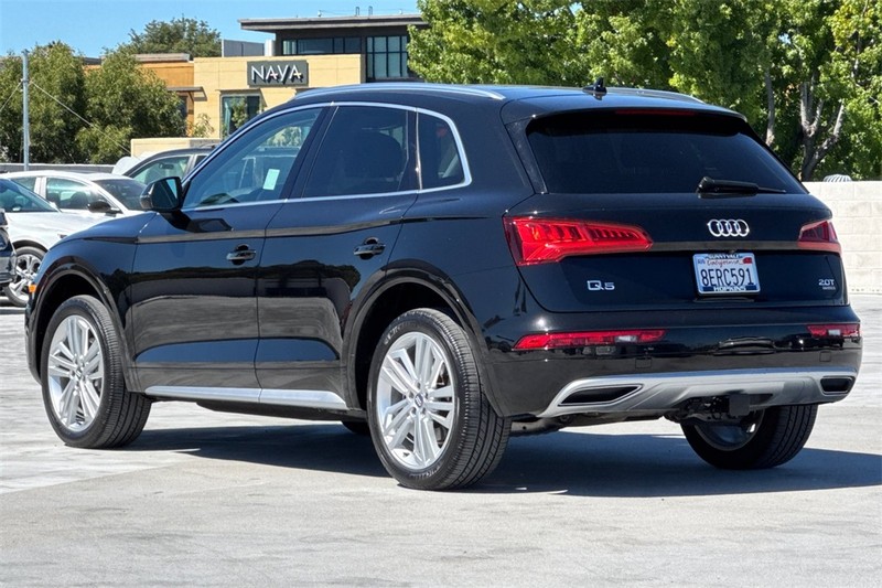 Audi Q5 Vehicle Full-screen Gallery Image 05