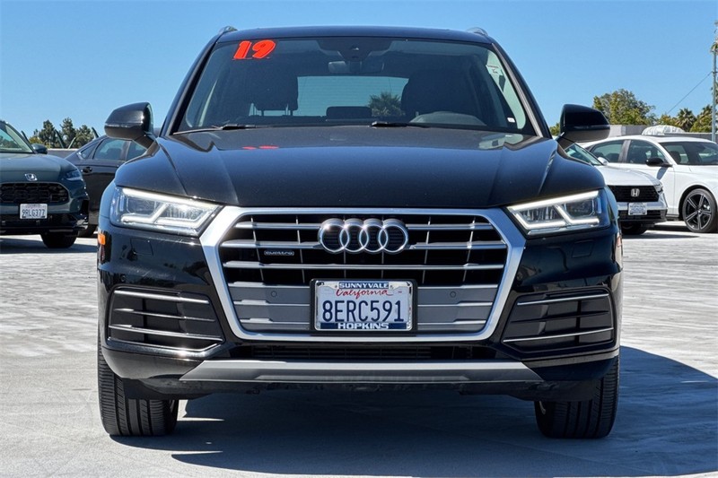 Audi Q5 Vehicle Full-screen Gallery Image 08