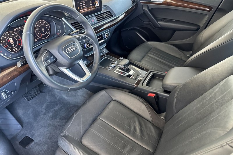 Audi Q5 Vehicle Full-screen Gallery Image 09