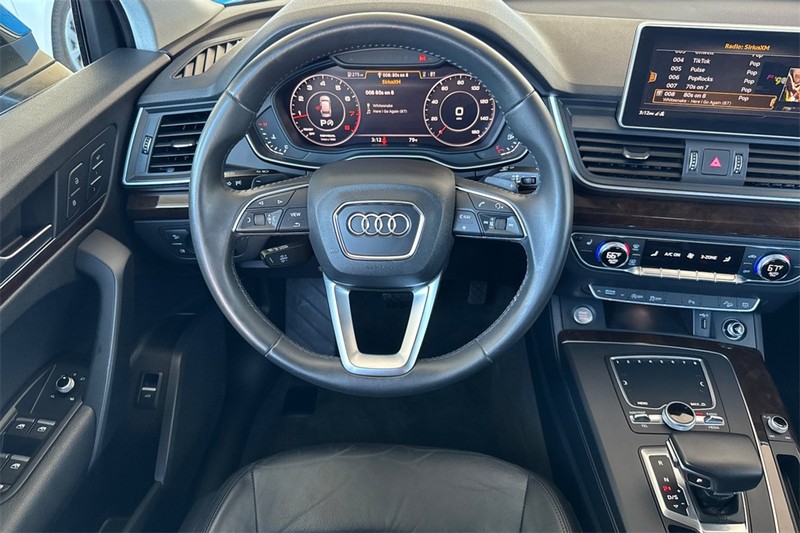Audi Q5 Vehicle Full-screen Gallery Image 13
