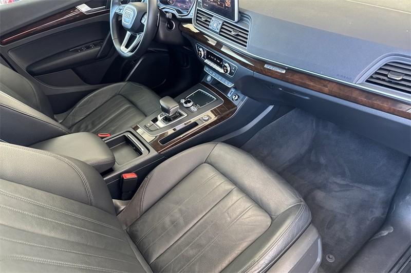 Audi Q5 Vehicle Full-screen Gallery Image 15
