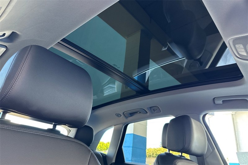 Audi Q5 Vehicle Full-screen Gallery Image 16