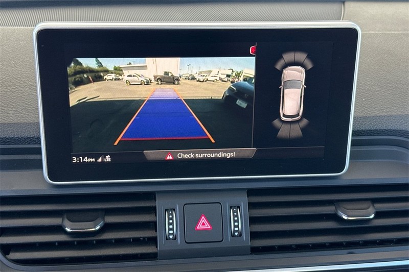 Audi Q5 Vehicle Full-screen Gallery Image 19