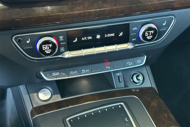 Audi Q5 Vehicle Full-screen Gallery Image 20