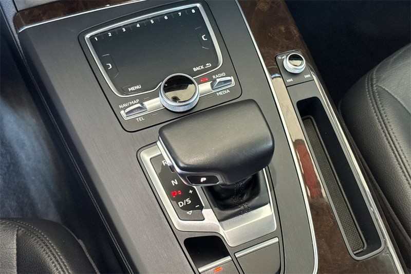 Audi Q5 Vehicle Full-screen Gallery Image 21
