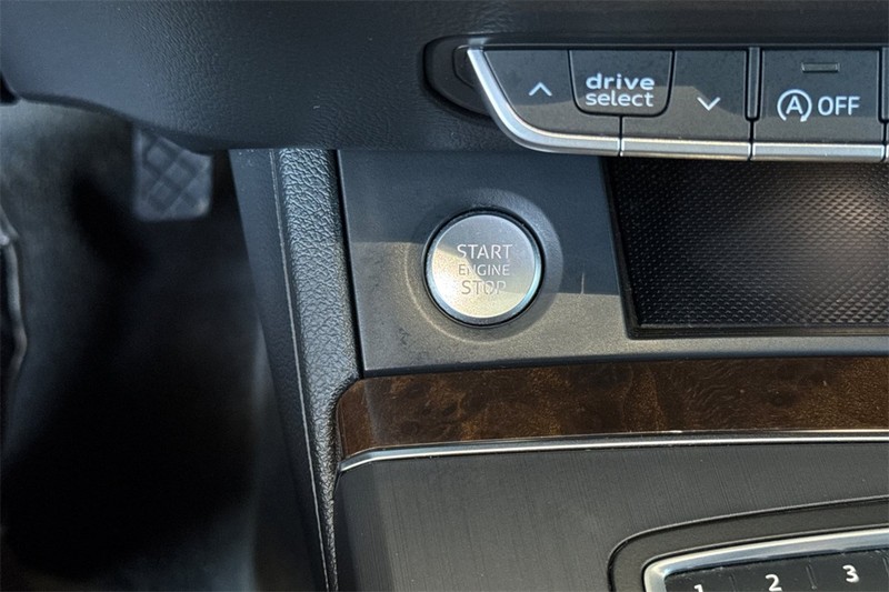 Audi Q5 Vehicle Full-screen Gallery Image 22