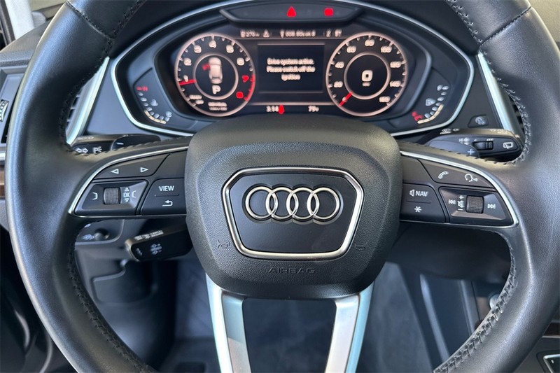 Audi Q5 Vehicle Full-screen Gallery Image 23