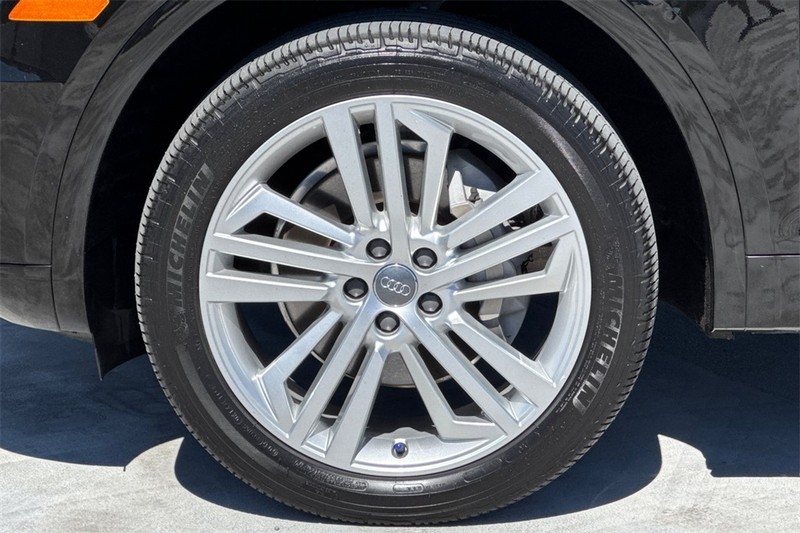 Audi Q5 Vehicle Full-screen Gallery Image 26