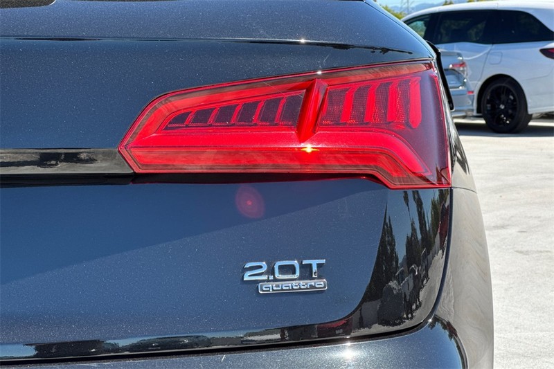 Audi Q5 Vehicle Full-screen Gallery Image 27