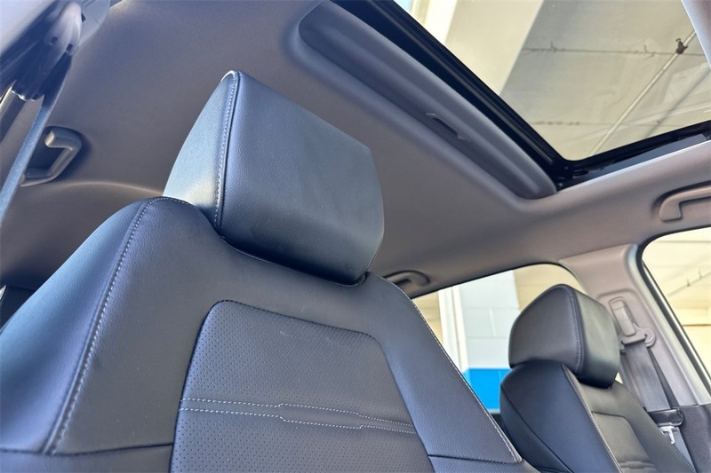 Honda CR-V Vehicle Full-screen Gallery Image 16