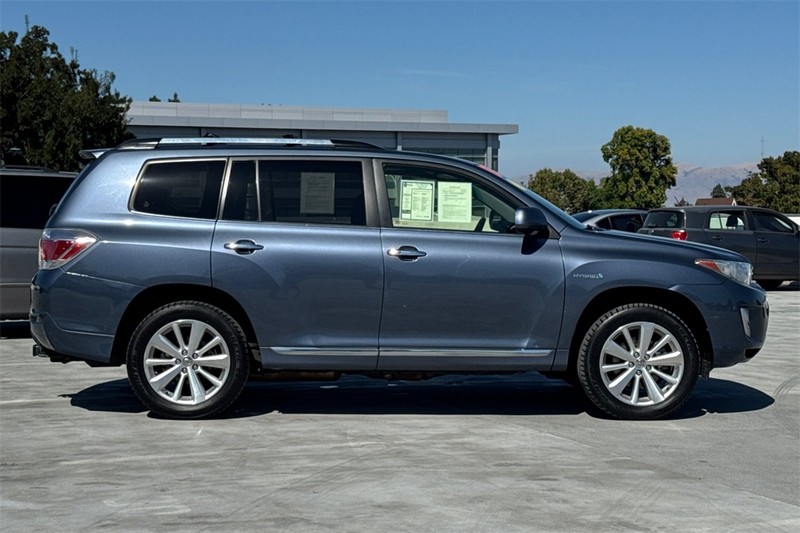Toyota Highlander Hybrid Vehicle Full-screen Gallery Image 02
