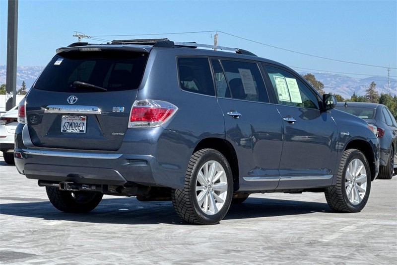 Toyota Highlander Hybrid Vehicle Full-screen Gallery Image 03