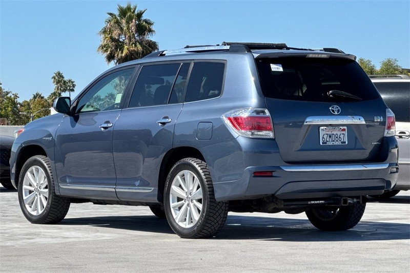 Toyota Highlander Hybrid Vehicle Full-screen Gallery Image 05