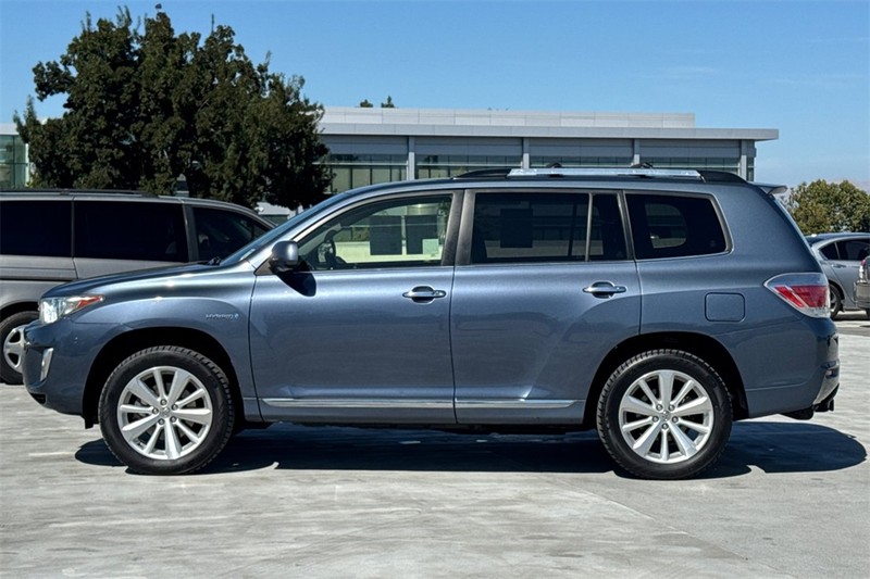 Toyota Highlander Hybrid Vehicle Full-screen Gallery Image 06