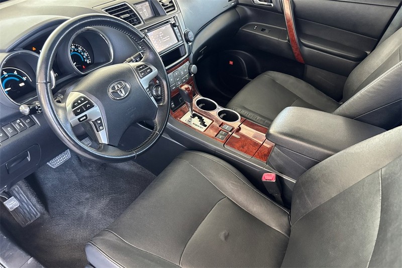 Toyota Highlander Hybrid Vehicle Full-screen Gallery Image 09