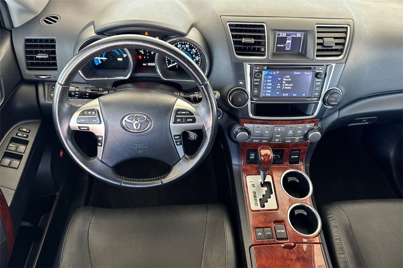 Toyota Highlander Hybrid Vehicle Full-screen Gallery Image 13