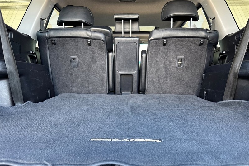Toyota Highlander Hybrid Vehicle Full-screen Gallery Image 14