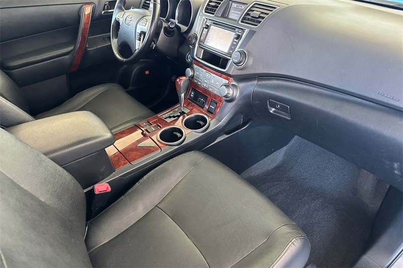 Toyota Highlander Hybrid Vehicle Full-screen Gallery Image 15