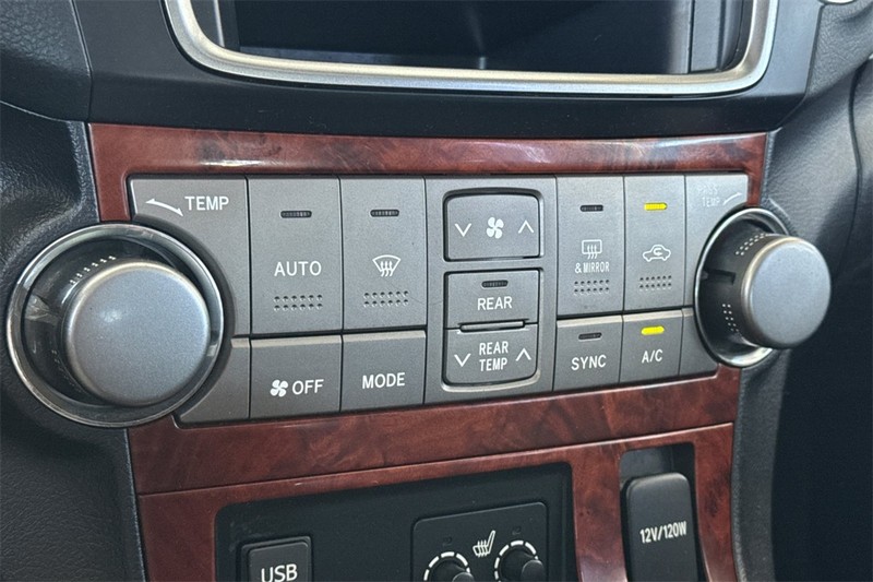 Toyota Highlander Hybrid Vehicle Full-screen Gallery Image 20