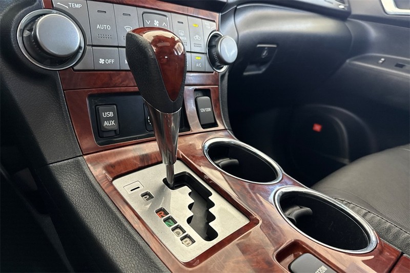 Toyota Highlander Hybrid Vehicle Full-screen Gallery Image 21