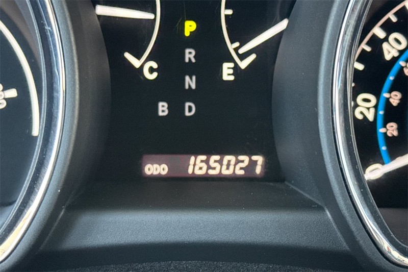 Toyota Highlander Hybrid Vehicle Full-screen Gallery Image 25