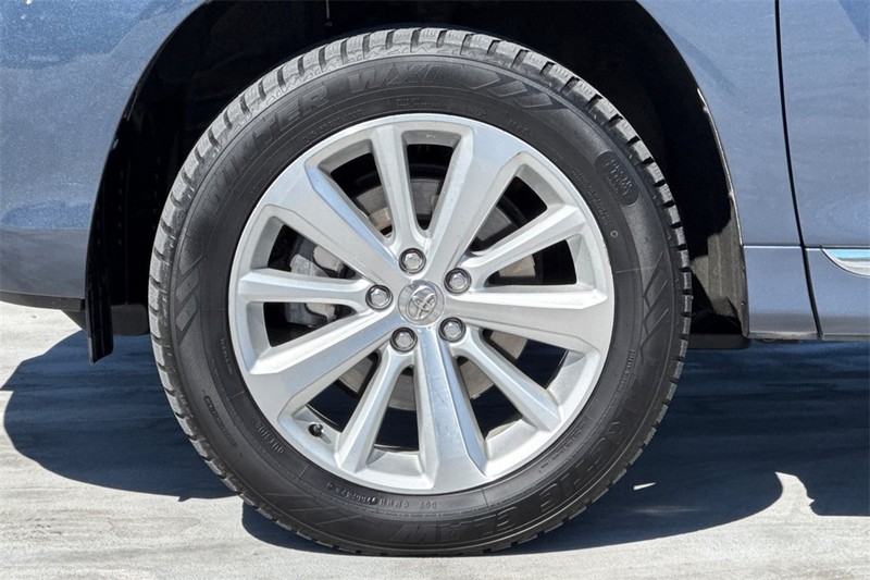 Toyota Highlander Hybrid Vehicle Full-screen Gallery Image 26