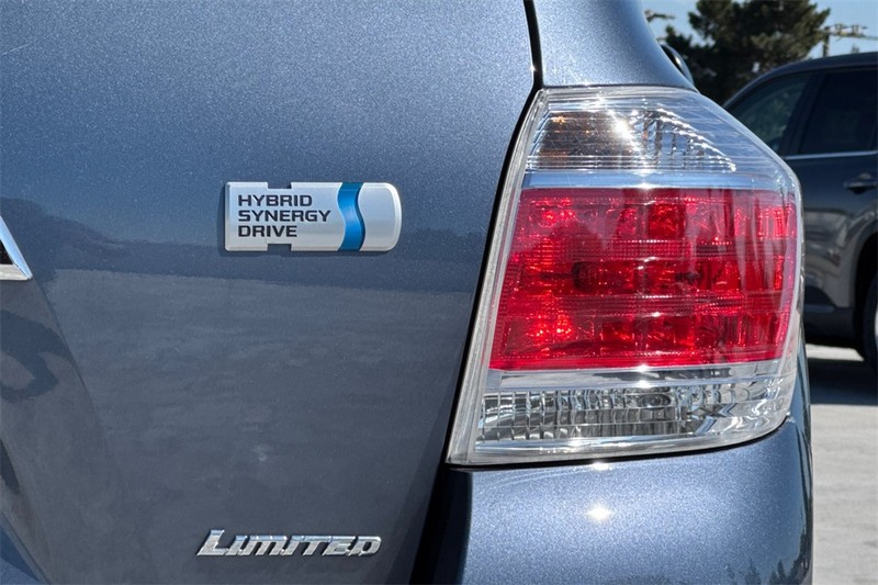 Toyota Highlander Hybrid Vehicle Full-screen Gallery Image 27