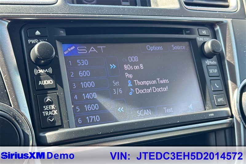 Toyota Highlander Hybrid Vehicle Full-screen Gallery Image 28