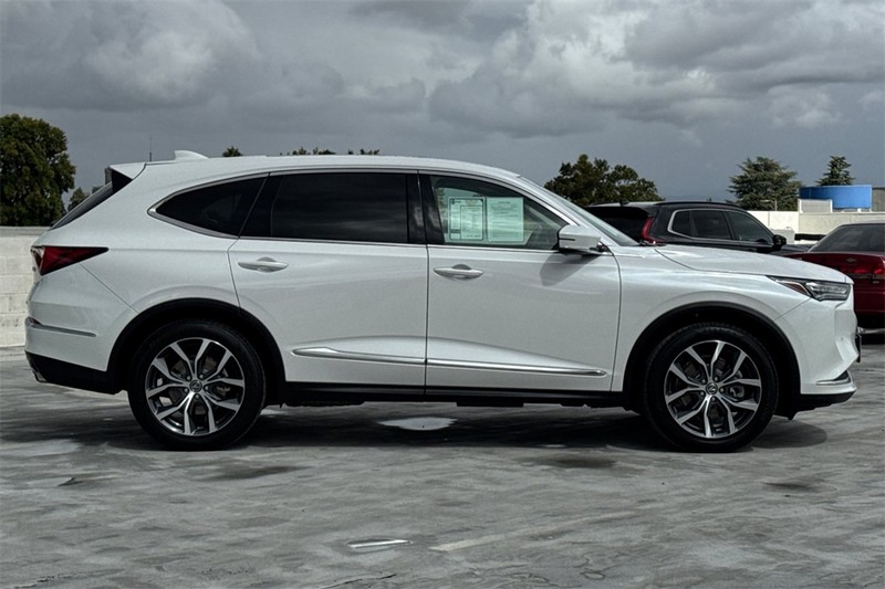 Acura MDX Vehicle Full-screen Gallery Image 02