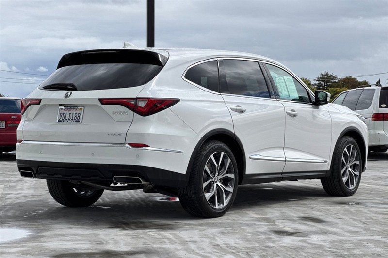 Acura MDX Vehicle Full-screen Gallery Image 03