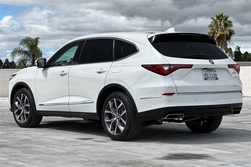 Acura MDX Vehicle Full-screen Gallery Image 05